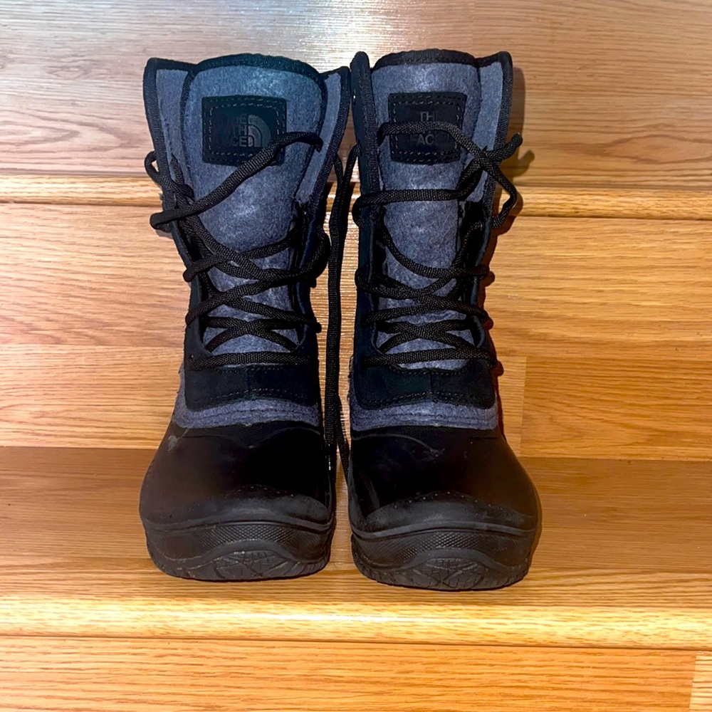 North Face Winter boots, perfect condition like new.